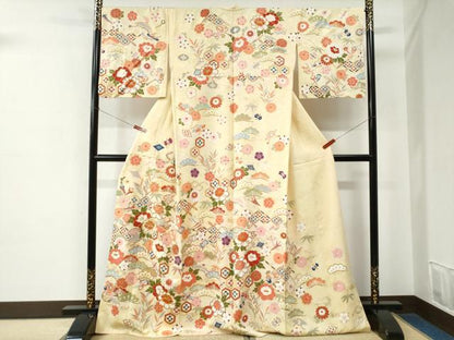 平和屋着物●訪問着　駒刺繍　宝尽くし松竹梅花文　金彩　正絹　逸品　CABE2282yc