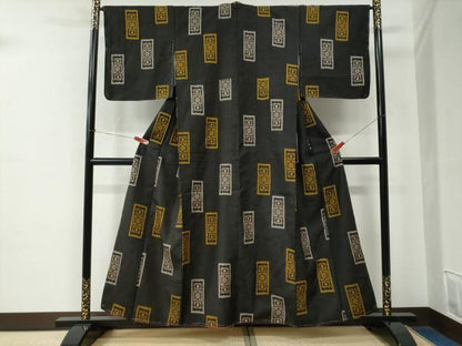 平和屋着物●本場大島紬　割り込み絣　色紙吉祥文　正絹　逸品　未使用　CABE2288yc