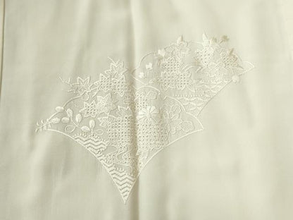 平和屋着物●中国三大刺繍　スワトウ刺繍　総刺繍　長襦袢　無双仕立て　檜扇竜田川花文　鳥の子色　正絹　逸品　未使用　CABE2447yc