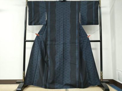 平和屋着物●結城紬　80亀甲　飛び亀甲柄　よろけ縞　麻の葉文様　正絹　逸品　CABE2560yc