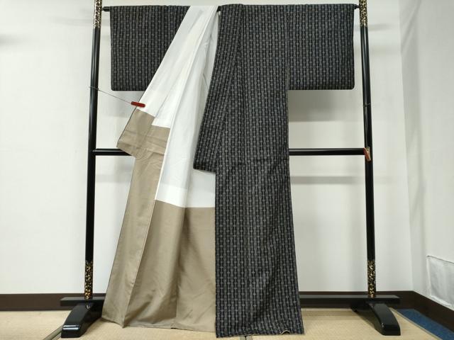 平和屋着物●上質な紬　縞　吉祥文　黒地　正絹　逸品　CABE2564yc