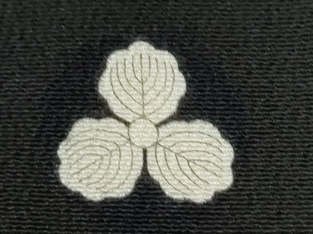 平和屋着物●創業460年・千總　黒留袖　駒刺繍　扇面飛鶴宝尽くし花唐草文　金彩　近鉄百貨店扱い　正絹　逸品　CABE2572yc