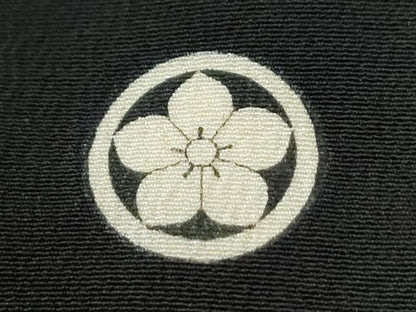 平和屋着物●創業460年・千總　黒留袖　駒刺繍　花唐草文　金彩　三越扱い　正絹　逸品　CABE2573yc