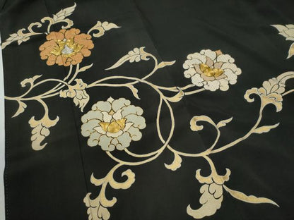 平和屋着物●創業460年・千總　黒留袖　駒刺繍　花唐草文　金彩　三越扱い　正絹　逸品　CABE2573yc