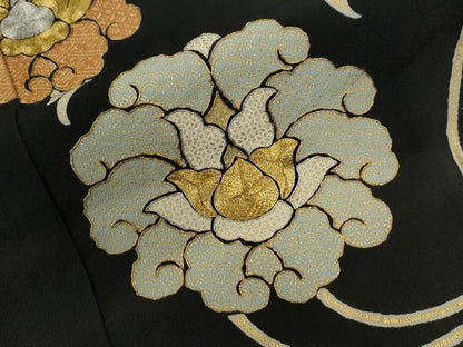 平和屋着物●創業460年・千總　黒留袖　駒刺繍　花唐草文　金彩　三越扱い　正絹　逸品　CABE2573yc