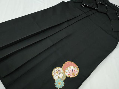 平和屋着物●女性　行灯袴　総刺繍　雪輪舞花文　黒地　金糸　卒業式　洗える着物　CABE2591yc