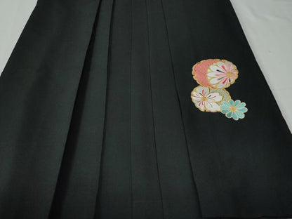 平和屋着物●女性　行灯袴　総刺繍　雪輪舞花文　黒地　金糸　卒業式　洗える着物　CABE2592yc