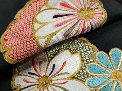 平和屋着物●女性　行灯袴　総刺繍　雪輪舞花文　黒地　金糸　卒業式　洗える着物　CABE2592yc
