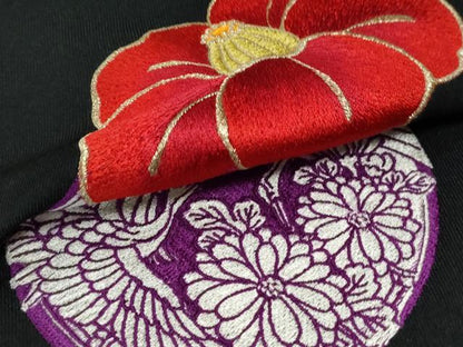 平和屋着物●女性　行灯袴　総刺繍　椿飛鶴花丸文　黒地　金糸　卒業式　洗える着物　CABE2593yc