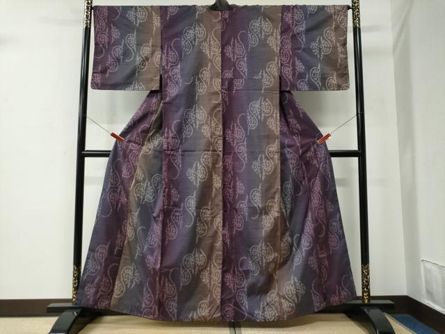 平和屋着物●本場染大島紬　唐草文　BANKANわものや　正絹　逸品　CABE2629yc
