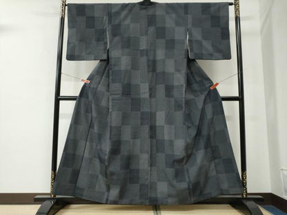平和屋着物●本塩沢　110亀甲　市松吉祥文　黒地　正絹　逸品　CABE2659yc