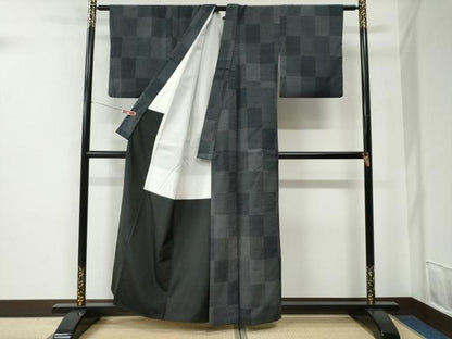 平和屋着物●本塩沢　110亀甲　市松吉祥文　黒地　正絹　逸品　CABE2659yc
