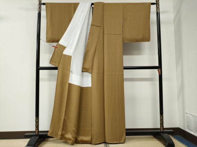 平和屋着物●本草木染作家　瑞寶　色無地　紋意匠　黄橡色　正絹　逸品　CABE2677yc 平和屋着物○本草木染作家 瑞寶 色無地 紋意匠 黄橡色
