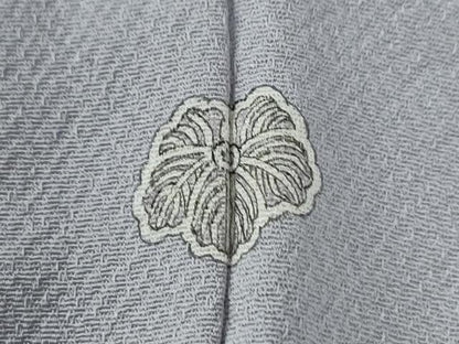 平和屋着物●上質な色無地　本手会の光明　十六菊の章　牡丹鼠色　反端付き　正絹　逸品　未使用　CABE2685yc