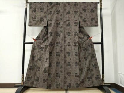 平和屋着物●本場大島紬　7マルキ　葡萄唐草文　正絹　逸品　CABE2722yc