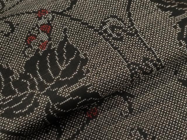 平和屋着物●本場大島紬　7マルキ　葡萄唐草文　正絹　逸品　CABE2722yc