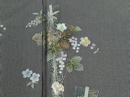 平和屋着物●訪問着　江戸小紋　螺鈿　万筋　黒色×白鼠色　葡萄蔦の葉花文　金銀彩　正絹　逸品　CABE2808yc