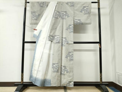 平和屋着物●本場大島紬　白大島　7マルキ　色紙重ね吉祥草花文　株式会社たかし謹製　証紙付き　正絹　逸品　CABE2824yc