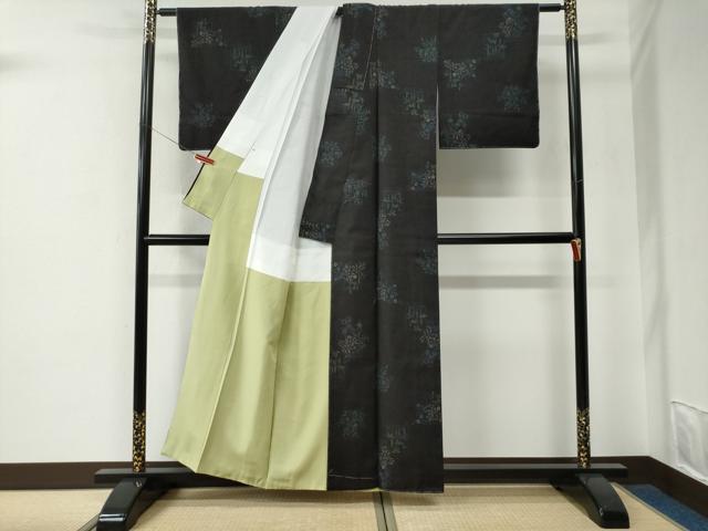 平和屋着物●本場結城紬　重要無形文化財　100亀甲　飛び亀甲柄　色紙笹竹花文　黒地　高島屋扱い　正絹　逸品　CABE2940yc