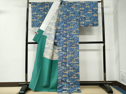 平和屋着物●上質な紬　紅型　竜田川舞桜文　胴抜き仕立て　正絹　逸品　CABE3011yc