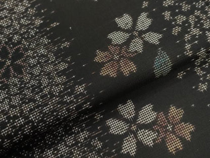 平和屋着物●本場大島紬　9マルキ　舞桜文　反端付き　正絹　逸品　CABE3013yc