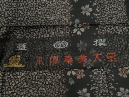平和屋着物●本場大島紬　9マルキ　舞桜文　反端付き　正絹　逸品　CABE3013yc