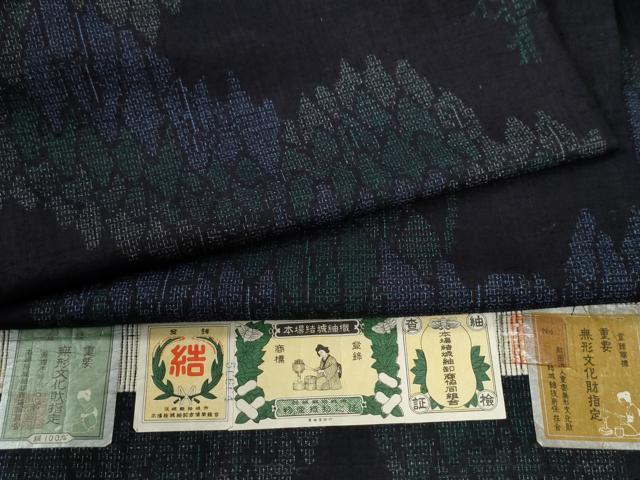 平和屋着物●本場結城紬　重要無形文化財　100亀甲　飛び亀甲柄　樹林文　黒地　証紙付き　正絹　逸品　CABE3030yc