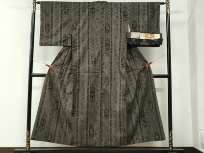平和屋着物●本場大島紬　7マルキ　泥染め　吉祥花唐草間道　箕輪末子作　証紙付き　正絹　逸品　CABE3034yc