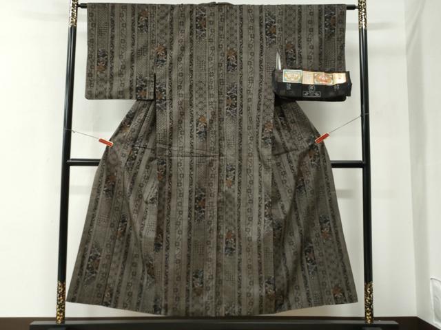 平和屋着物●本場大島紬　7マルキ　泥染め　吉祥花唐草間道　箕輪末子作　証紙付き　正絹　逸品　CABE3034yc