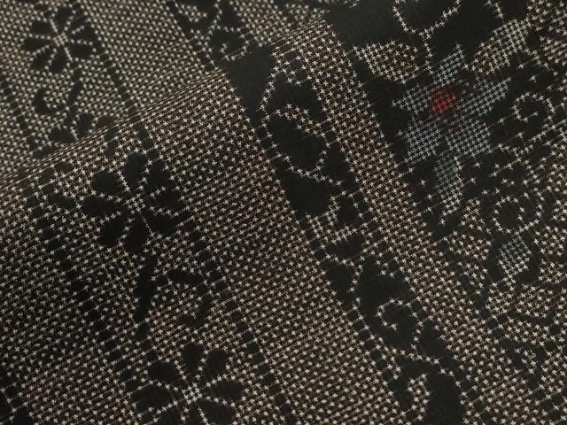平和屋着物●本場大島紬　7マルキ　泥染め　吉祥花唐草間道　箕輪末子作　証紙付き　正絹　逸品　CABE3034yc