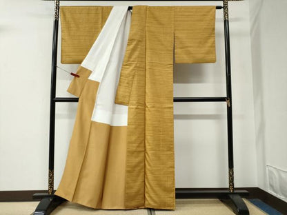 平和屋着物●人間国宝 芹沢圭介一番弟子　下平清人　紬　霞文　黄朽葉色　正絹　逸品　CABE3050yc