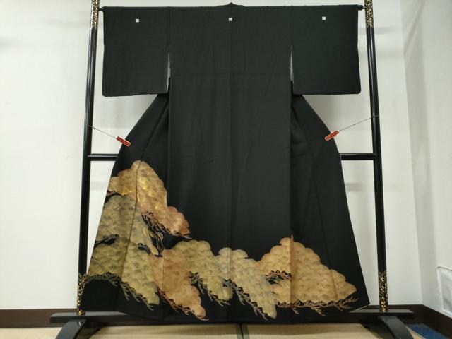平和屋着物●豪華黒留袖　駒刺繍　松葉文　金彩　正絹　逸品　CABE3067yc