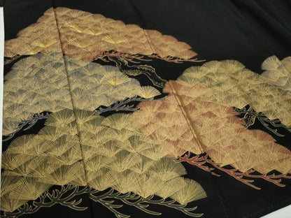 平和屋着物●豪華黒留袖　駒刺繍　松葉文　金彩　正絹　逸品　CABE3067yc