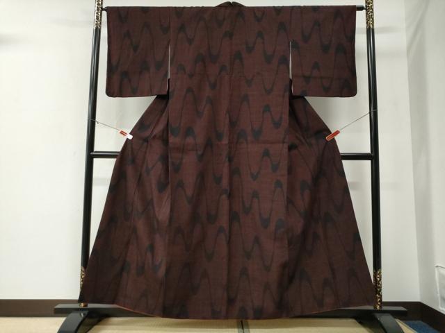 平和屋着物●結城紬　80亀甲　よろけ縞　黒地　正絹　逸品　CABE3083yc