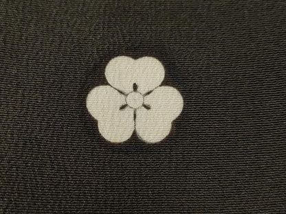 平和屋着物■豪華黒留袖 駒刺繍 立波草花文 銀彩 正絹 逸品 CABE3428ev