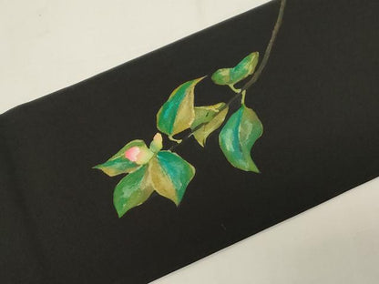 平和屋着物●加賀友禅の巨匠　初代　由水十久　塩瀬　九寸名古屋帯　手描き　草花文　黒地　金彩　正絹　逸品　CABE3738dy