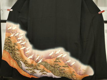 平和屋着物■豪華黒留袖　駒刺繍　流水飛鶴枝松文　暈し染め　金銀彩　正絹　逸品　CABE3851dy