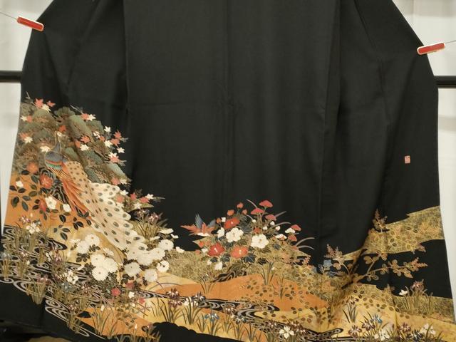 平和屋着物■豪華黒留袖　駒刺繍　孔雀花文　金彩　正絹　逸品　CABE3865dy