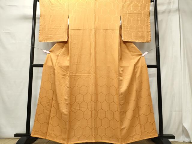 平和屋着物■上質な色無地 亀甲地紋 萱草色 正絹 逸品 CABE4069ou