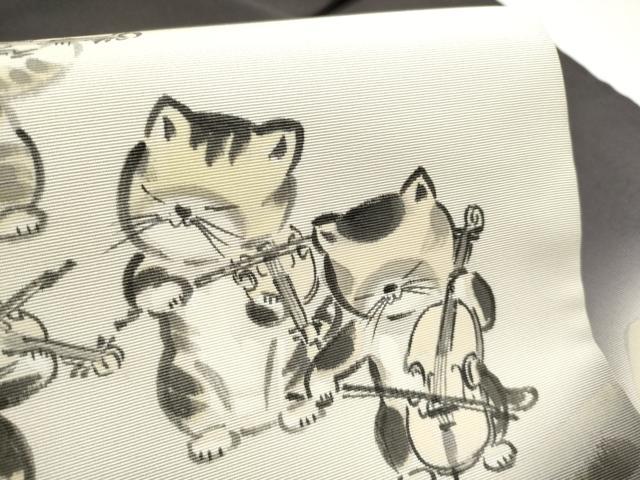 平和屋着物●塩瀬　九寸名古屋帯　手描き　猫　演奏　銀通し地　正絹　逸品　CABE4705hy