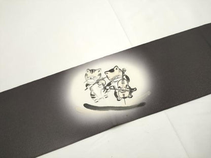 平和屋着物●塩瀬　九寸名古屋帯　手描き　猫　演奏　銀通し地　正絹　逸品　CABE4705hy