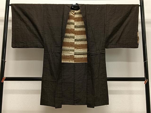 平和屋着物∞男性　国指定重要無形文化財　本場久米島紬　手織　長羽織　横段文　正絹　逸品　CABE4922ua