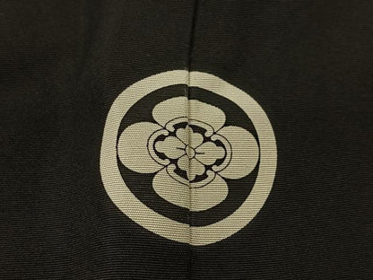 平和屋着物∞男性　羽織　黒紋付　羽裏：人物風景文　正絹　逸品　CABE4966ua