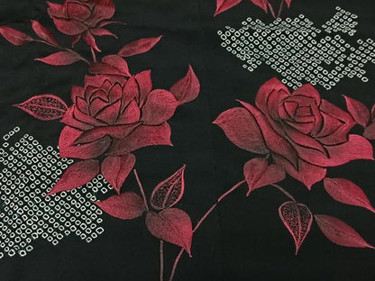 平和屋着物＃道行コート　刺繍　絞り　バラ　黒地　正絹　逸品　CABE5034ua