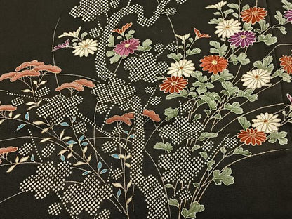 平和屋着物∞羽織　刺繍　草花文　黒地　金彩　正絹　逸品　CABE5098ua