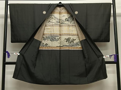 平和屋着物∞男性　長羽織　黒紋付　羽裏：風景文　正絹　逸品　CABE5112ua