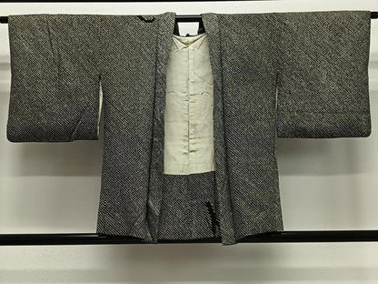 平和屋着物＃羽織　総絞り　葡萄蔦の葉文　黒地　正絹　逸品　CABE5143ua