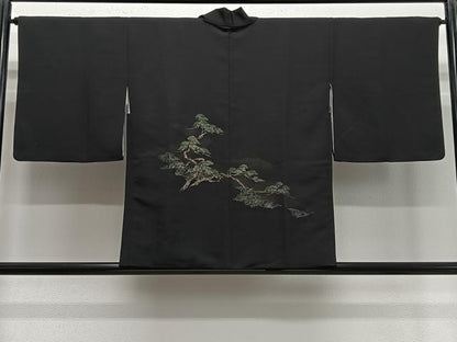 平和屋着物＃羽織　寿光織　三蓋松　黒地　金糸　正絹　逸品　CABE5167ua
