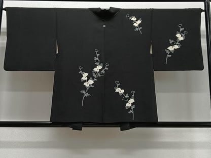 平和屋着物＃羽織　駒刺繍　光琳菊　黒地　金彩　正絹　逸品　CABE5178ua