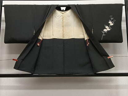 平和屋着物＃羽織　駒刺繍　光琳菊　黒地　金彩　正絹　逸品　CABE5178ua